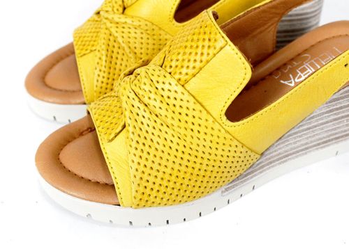 Дамски сандали Sole Luminosa от естествена кожа – жълти с перфорирана панделка, на платформа