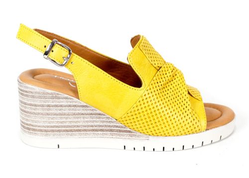 Дамски сандали Sole Luminosa от естествена кожа – жълти с перфорирана панделка, на платформа