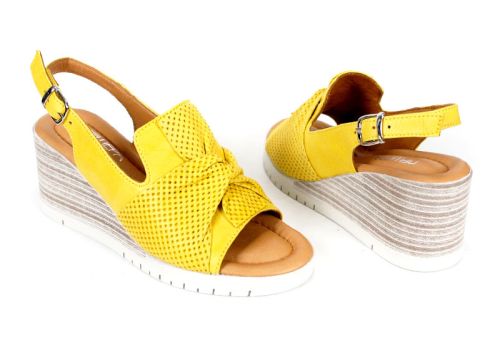 Дамски сандали Sole Luminosa от естествена кожа – жълти с перфорирана панделка, на платформа