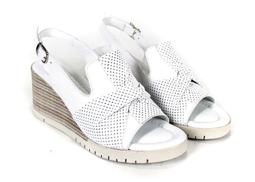 Дамски сандали Sole Luminosa от естествена кожа – бели с перфорирана панделка, на платформа