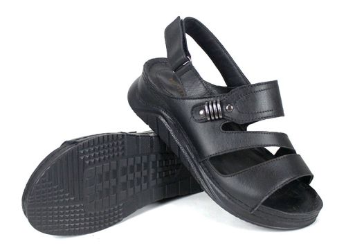 Astra Nero – дамски сандали от черна естествена кожа с ниска платформа, кожен хастар и стелка, удобен модел с велкро закопчаване