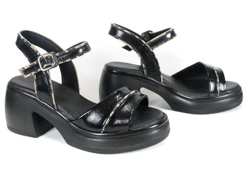 Brilla Notte – дамски сандали от естествен лак в черно с черна платформа и кожена стелка