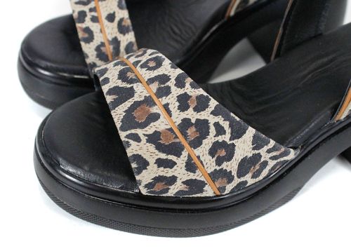 дамски сандали от естествена кожа с леопардов принт Brilla Notte – ниска платформа и регулируеми каишки