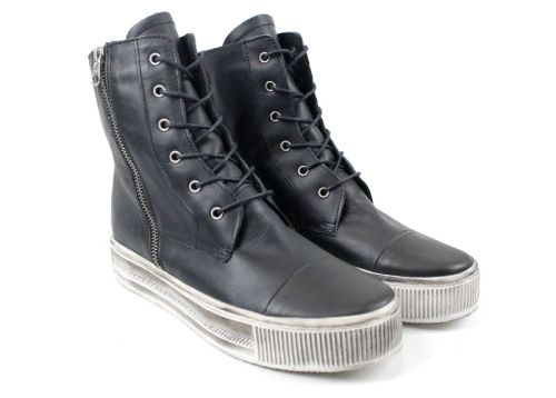 Дамски боти от естествена кожа в черно - модел Ками.