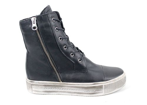 Дамски боти от естествена кожа в черно - модел Ками.