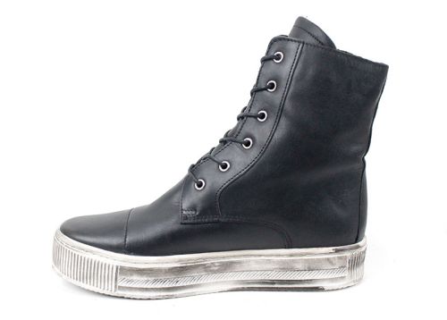 Дамски боти от естествена кожа в черно - модел Ками.