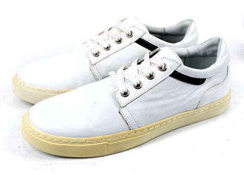 Преоценени дамски обувки в бяло - Модел Мина.