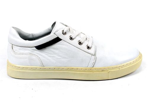 Преоценени дамски обувки в бяло - Модел Мина.