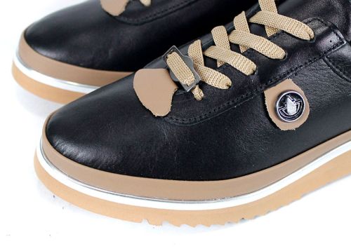 Linea Nova черни обувки с бежови акценти и олекотено ходило