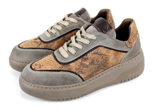 Премиум дамски сникърси Serpente Visone от естествен велур визон и змийски принт, с каучуково шито ходило.