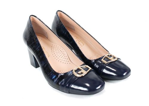 дамски обувки Notte Brillante от естествен лак в тъмносин цвят със златист детайл и ток