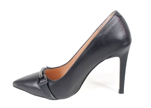 Дамски обувки Nera от естествена кожа, черен цвят, с висок ток и декоративен акцент