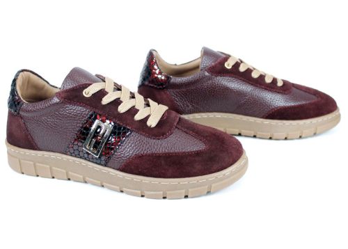 Дамски сникърси Ретрия от бордо кожа и велур, със змийски детайл и бежови връзки.