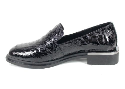 Дамски обувки Veora от черен мачкан лак с метална катарама