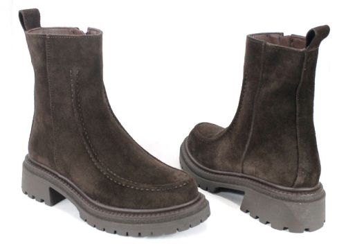 Дамски боти Luce Velluto от естествен велур в тъмнокафяв цвят с плюшен хастар и стабилно ходило с грайфер – стил и комфорт за зимата.