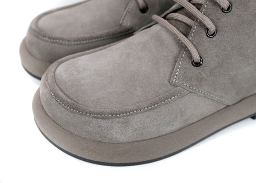 Дамски кларкове Linea Velluto от естествен велур в цвят визон с гъвкаво равно ходило и класически дизайн