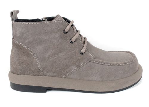 Дамски кларкове Linea Velluto от естествен велур в цвят визон с гъвкаво равно ходило и класически дизайн