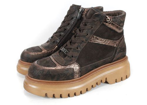 Дамски спортни боти Bronza Forte от естествена кожа и велур в кафява гама, с меден блясък, змийски принт и високо ходило.