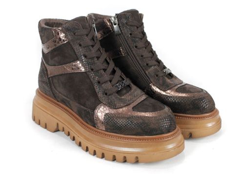 Дамски спортни боти Bronza Forte от естествена кожа и велур в кафява гама, с меден блясък, змийски принт и високо ходило.