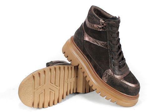 Дамски спортни боти Bronza Forte от естествена кожа и велур в кафява гама, с меден блясък, змийски принт и високо ходило.