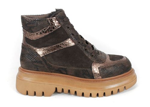 Дамски спортни боти Bronza Forte от естествена кожа и велур в кафява гама, с меден блясък, змийски принт и високо ходило.