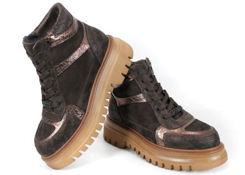 Дамски спортни боти Bronza Forte от естествена кожа и велур в кафява гама, с меден блясък, змийски принт и високо ходило.