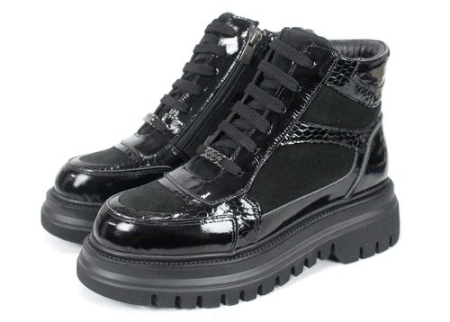 Дамски спортни боти Bronza Nero от естествен велур и лак в черен цвят със змийска щампа, високо ходило и топъл хастар.