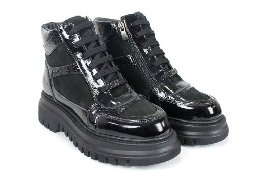 Дамски спортни боти Bronza Nero от естествен велур и лак в черен цвят със змийска щампа, високо ходило и топъл хастар.