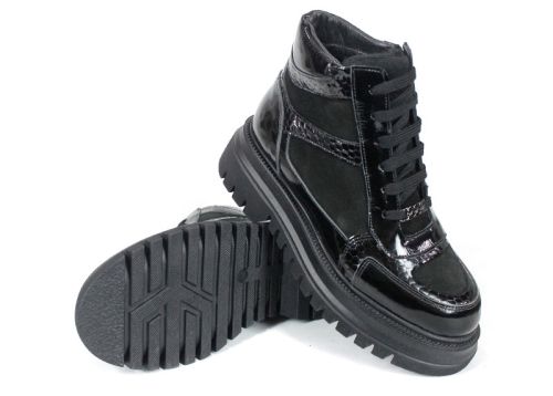 Дамски спортни боти Bronza Nero от естествен велур и лак в черен цвят със змийска щампа, високо ходило и топъл хастар.