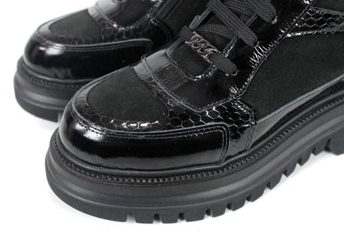 Дамски спортни боти Bronza Nero от естествен велур и лак в черен цвят със змийска щампа, високо ходило и топъл хастар.