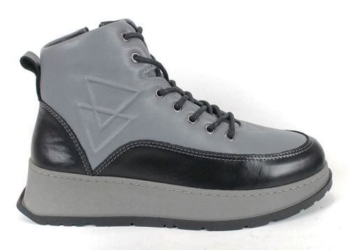 Дамски спортни боти Linea Nova от естествена кожа, комбинация от сиво и черно, с високо ходило и цип за удобно обуване.