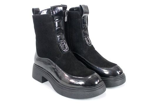 дамски боти Velura Nera от естествен велур и лак в черно с ластик отпред, страничен цип и олекотено ходило