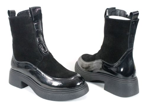 дамски боти Velura Nera от естествен велур и лак в черно с ластик отпред, страничен цип и олекотено ходило