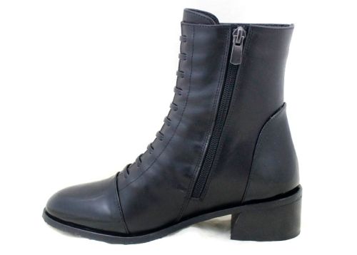 дамски елегантни боти Nera Alta от естествена кожа с черен лак и стабилен ток