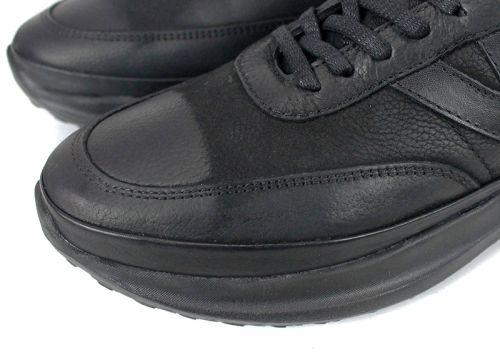 Мъжки ежедневни обувки Делато от естествен набук и кожа в черно, със стелка и хастар от естествена кожа.