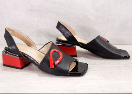 Дамски сандали на нисък ток от естествена кожа в червено - модел 02.CH.36