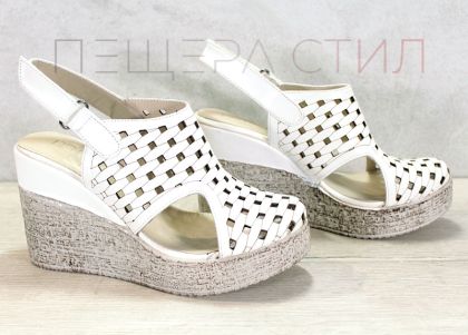 Дамски сандали от естествена кожа на платформа в бяло - модел Флоренция