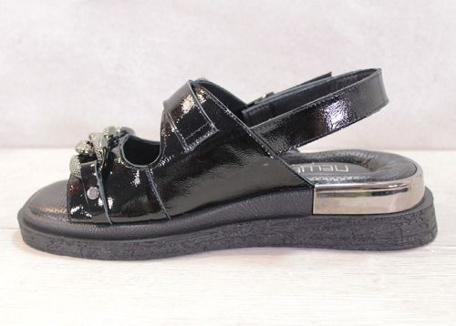 Дамски сандали от естествен лак в черно - модел Сеньорита