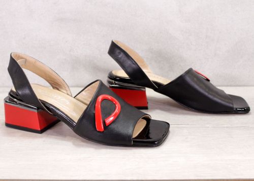 Дамски сандали на нисък ток от естествена кожа в червено - модел Виола
