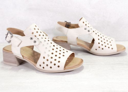 Дамски сандали на нисък ток от естествена кожа в бежово - Модел Карина.