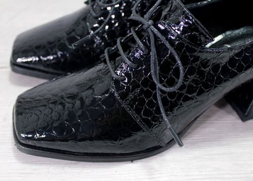 Luxe Croco Black Lacquer: Дамски елегантни обувки от черен кроко лак - Модел Сара