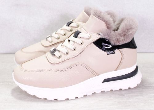 Дамски сникърси с агнешка вълна в бежово - модел Cozy Chic Sneaker