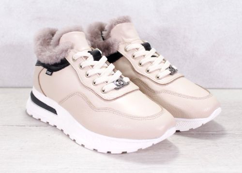 Дамски сникърси с агнешка вълна в бежово - модел Cozy Chic Sneaker