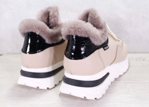 Дамски сникърси с агнешка вълна в бежово - модел Cozy Chic Sneaker