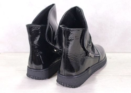 Дамски ниски боти от лак с цип и велкро - модел Sleek Comfort Bootie