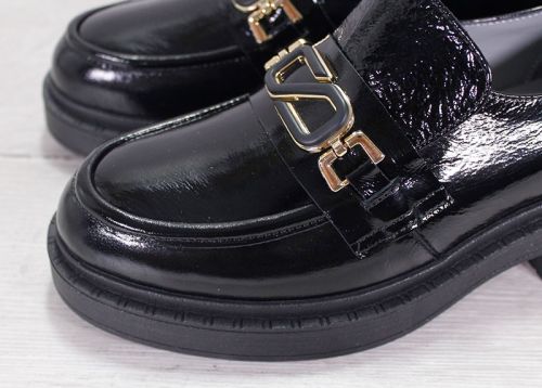 Дамски лоуфъри от естествен лак в черно - модел Glossy Elegance Loafer